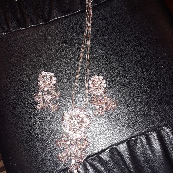 Necklace and earring - Picture 2 of 5